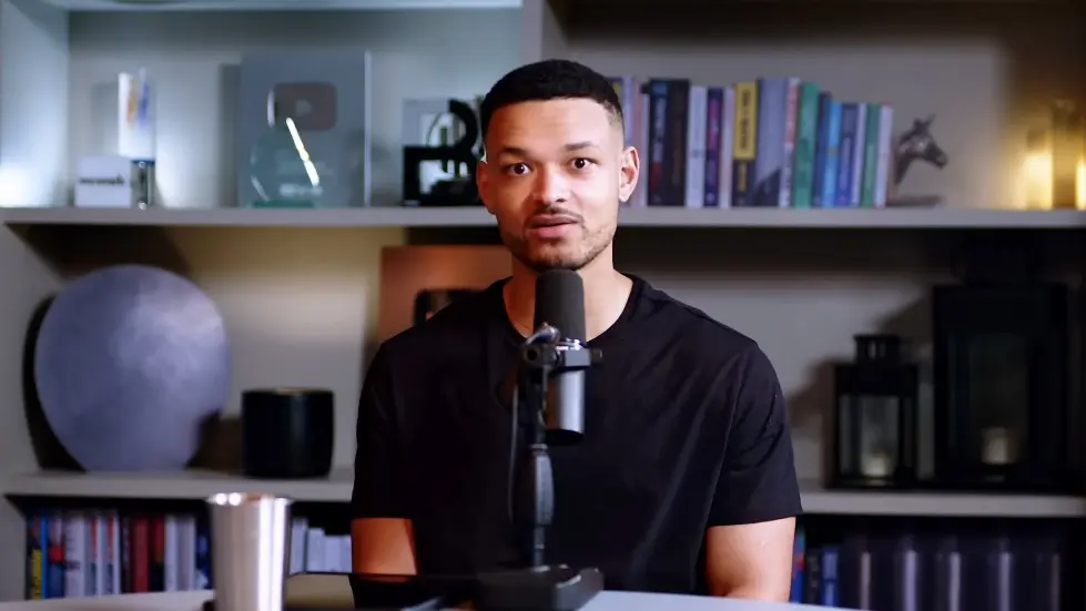 Cole Sprouse: My Narcissistic Mum Sacrificed My Childhood For Fame! | E229 002