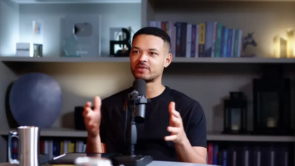 Cole Sprouse: My Narcissistic Mum Sacrificed My Childhood For Fame! | E229 016