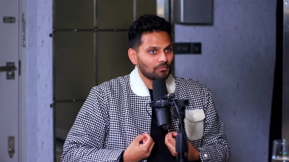 Jay Shetty: The 3 Simple Things A Happy Life Needs | E119 010