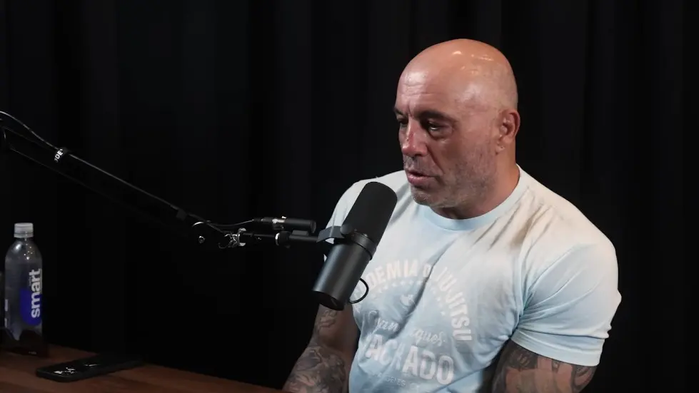Joe Rogan: Comedy, Controversy, Aliens, UFOs, Putin, CIA, and Freedom | Lex Fridman Podcast #300 015