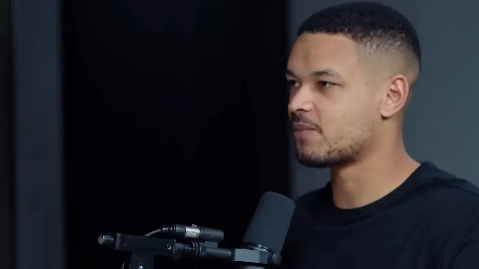 Lucy Hale Opens Up For The First Time About Eating Disorders, Relationships & Addiction | E224 002