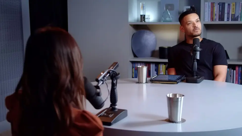 Lucy Hale Opens Up For The First Time About Eating Disorders, Relationships & Addiction | E224 007