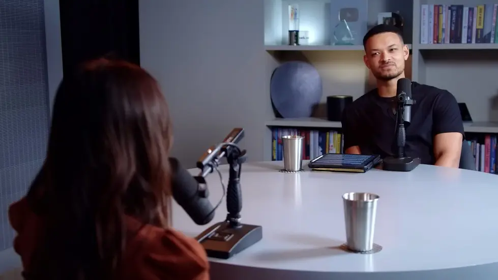 Lucy Hale Opens Up For The First Time About Eating Disorders, Relationships & Addiction | E224 010