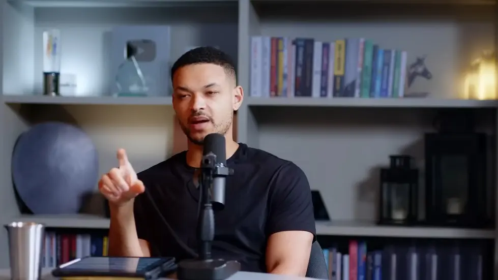 Lucy Hale Opens Up For The First Time About Eating Disorders, Relationships & Addiction | E224 015