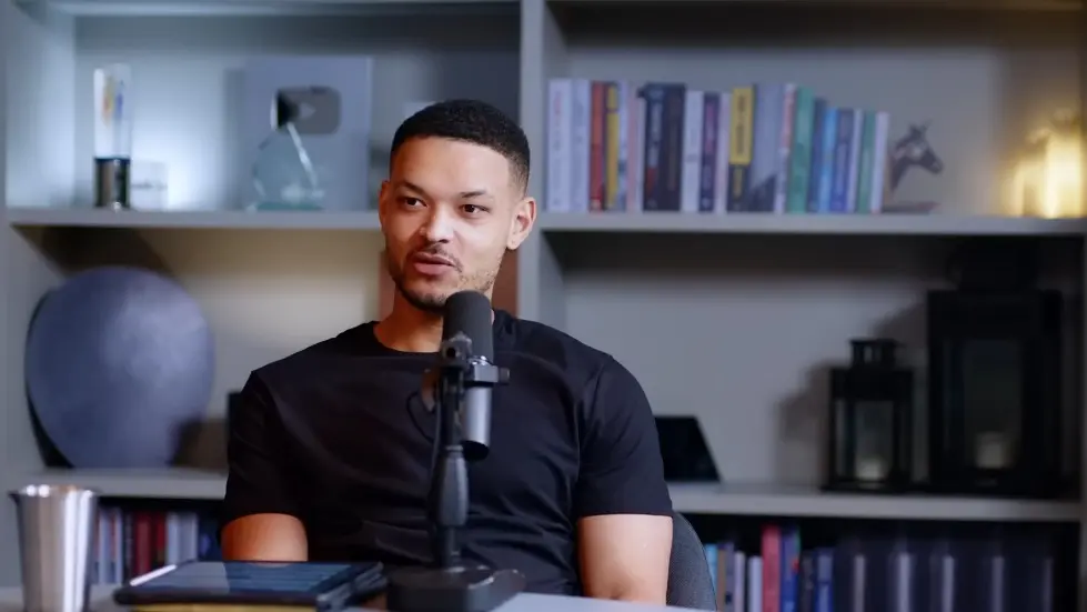 Lucy Hale Opens Up For The First Time About Eating Disorders, Relationships & Addiction | E224 022