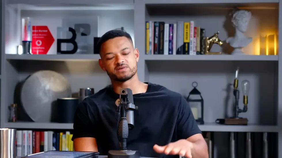 Maisie Williams: The Painful Past Of A Game Of Thrones Star | E181 011