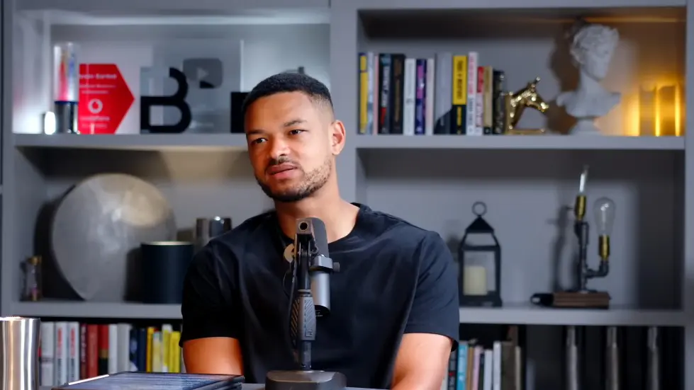 Maisie Williams: The Painful Past Of A Game Of Thrones Star | E181 012