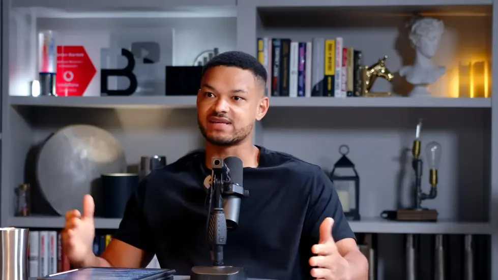 Maisie Williams: The Painful Past Of A Game Of Thrones Star | E181 019