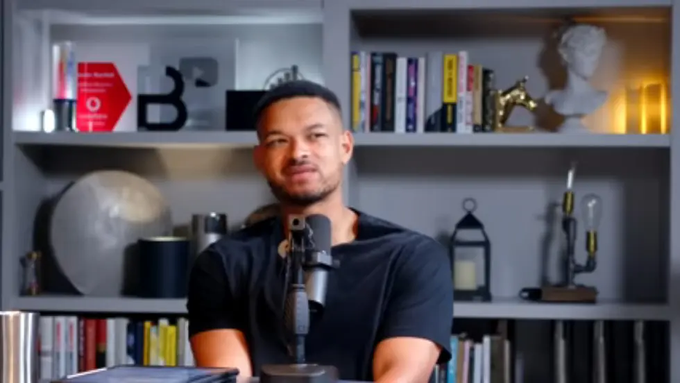 Maisie Williams: The Painful Past Of A Game Of Thrones Star | E181 024