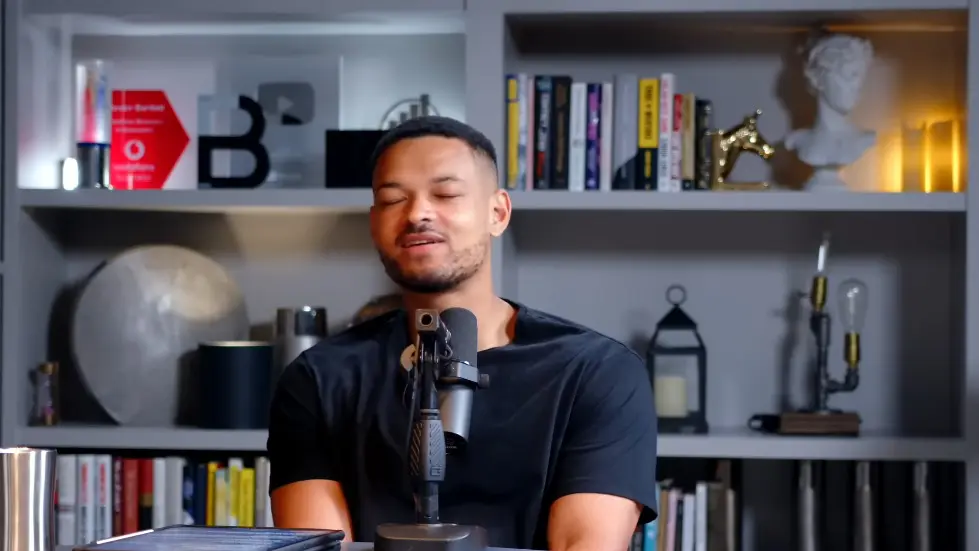 Maisie Williams: The Painful Past Of A Game Of Thrones Star | E181 025