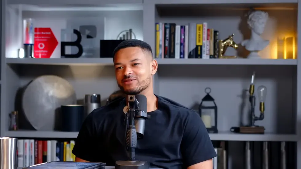 Maisie Williams: The Painful Past Of A Game Of Thrones Star | E181 030