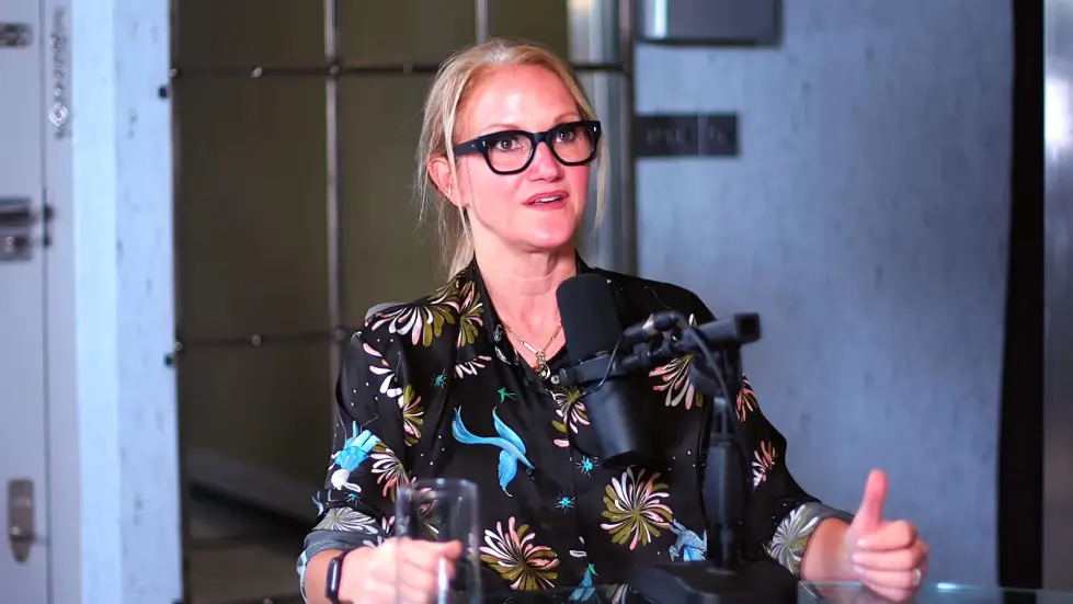 Mel Robbins: This One Hack Will Unlock Your Happier Life | E108 055