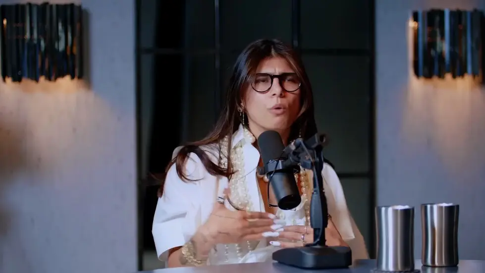 Mia Khalifa Opens Up About The Dark Side Of The Adult Entertainment Industry | E248 019