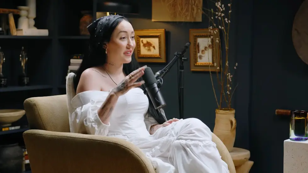 Noah Cyrus ON: FOCUS ON YOURSELF, NOT OTHERS - Stop Negative Thoughts & Build SELF LOVE 005