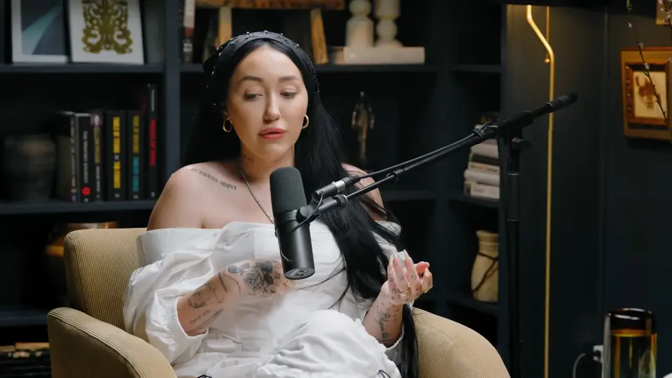 Noah Cyrus ON: FOCUS ON YOURSELF, NOT OTHERS - Stop Negative Thoughts & Build SELF LOVE 006