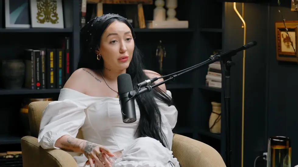 Noah Cyrus ON: FOCUS ON YOURSELF, NOT OTHERS - Stop Negative Thoughts & Build SELF LOVE 009