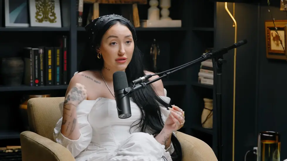 Noah Cyrus ON: FOCUS ON YOURSELF, NOT OTHERS - Stop Negative Thoughts & Build SELF LOVE 015