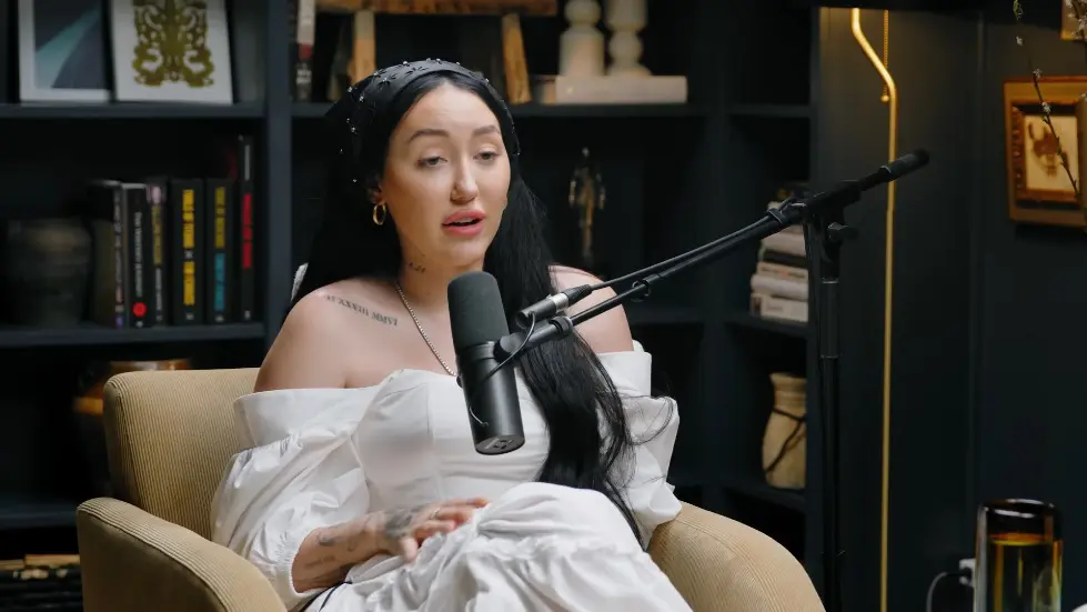 Noah Cyrus ON: FOCUS ON YOURSELF, NOT OTHERS - Stop Negative Thoughts & Build SELF LOVE 019