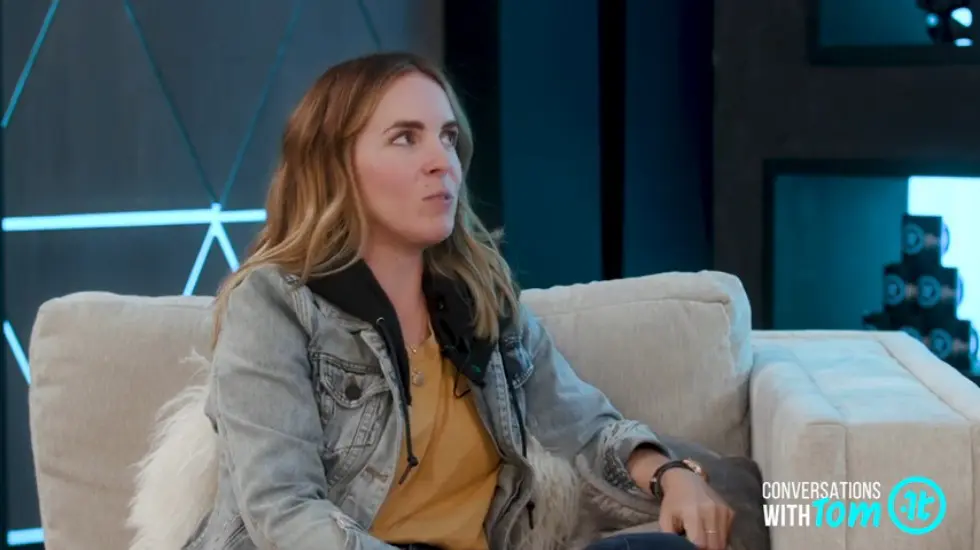 Rachel Hollis Shares Her Secrets for Reframing The Toughest Years of Your Life 018