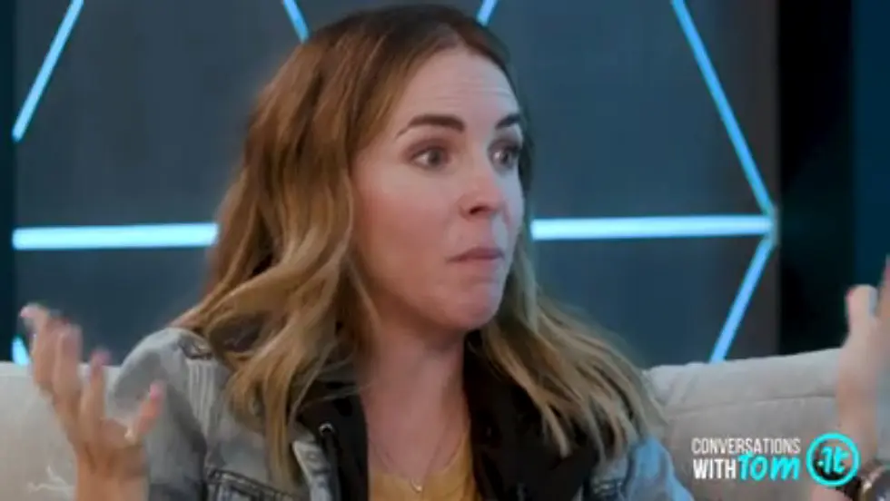 Rachel Hollis Shares Her Secrets for Reframing The Toughest Years of Your Life 026