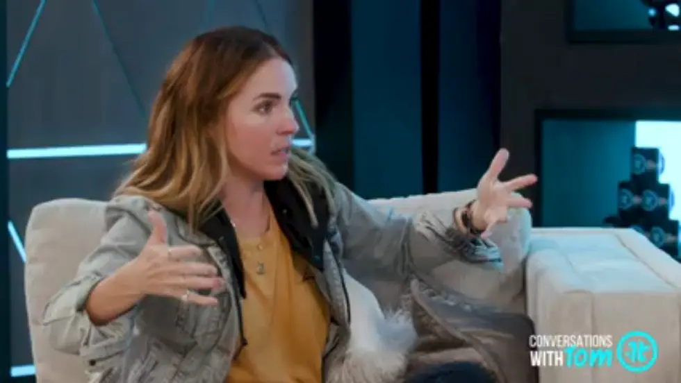 Rachel Hollis Shares Her Secrets for Reframing The Toughest Years of Your Life 040