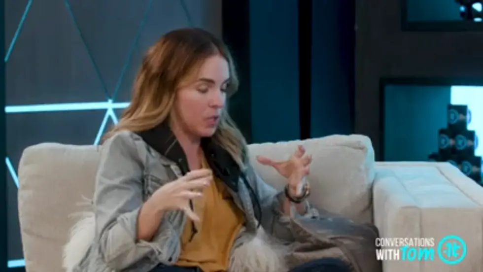 Rachel Hollis Shares Her Secrets for Reframing The Toughest Years of Your Life 042