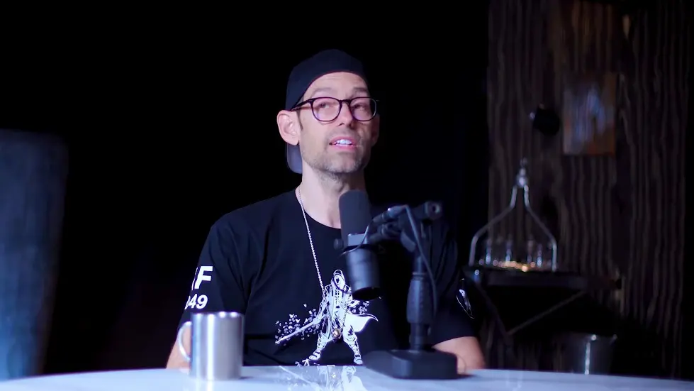 Tom Bilyeu: From Broke & Sleeping On The Floor To A $1 Billion Business | E146 004