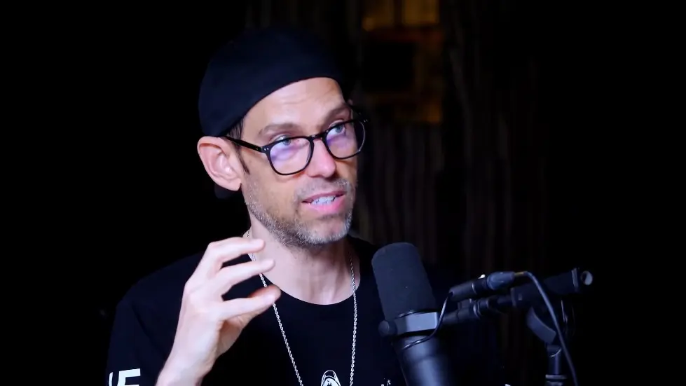 Tom Bilyeu: From Broke & Sleeping On The Floor To A $1 Billion Business | E146 009