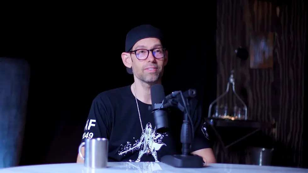 Tom Bilyeu: From Broke & Sleeping On The Floor To A $1 Billion Business | E146 021