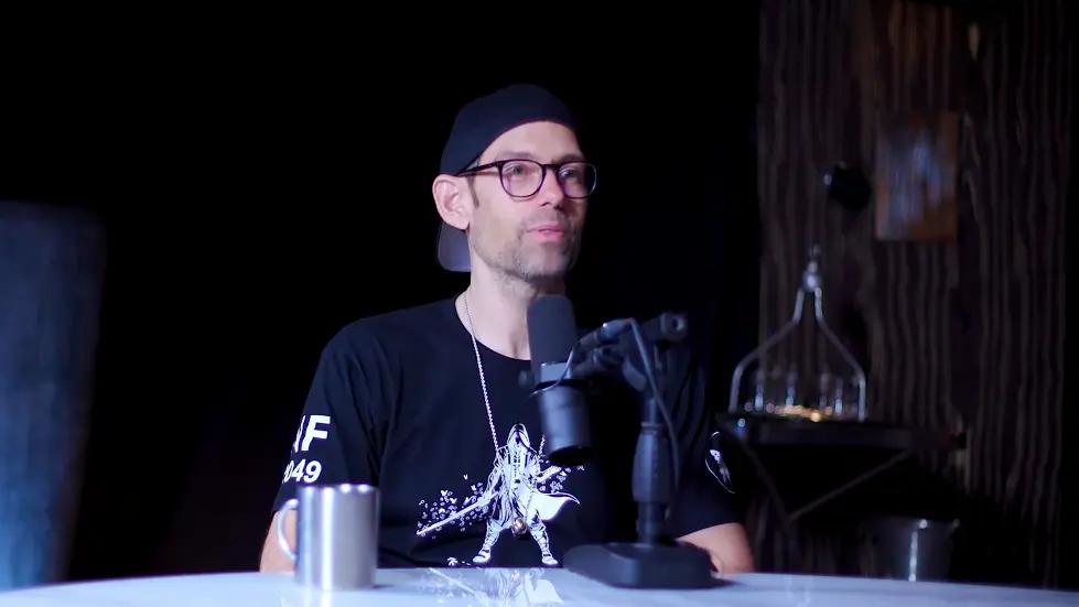 Tom Bilyeu: From Broke & Sleeping On The Floor To A $1 Billion Business | E146 025