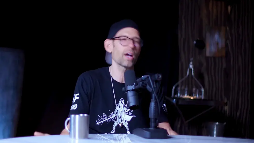 Tom Bilyeu: From Broke & Sleeping On The Floor To A $1 Billion Business | E146 030