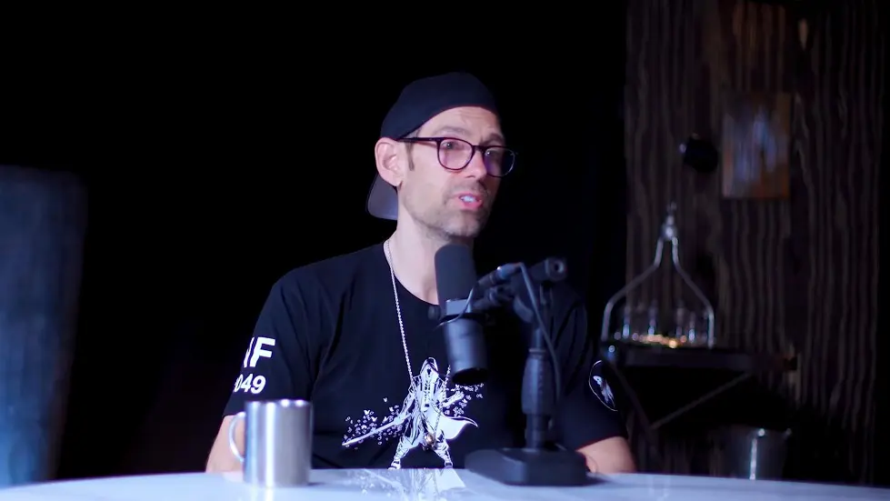 Tom Bilyeu: From Broke & Sleeping On The Floor To A $1 Billion Business | E146 032