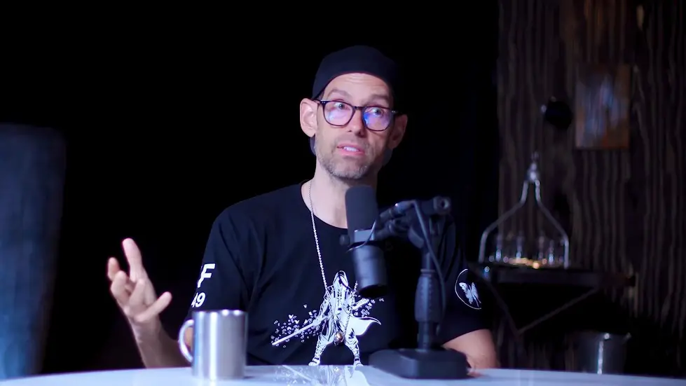 Tom Bilyeu: From Broke & Sleeping On The Floor To A $1 Billion Business | E146 037