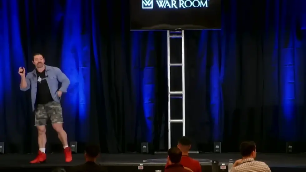 Alex Hormozi: 30 Minutes of sales training that will explode your business in 2022 006