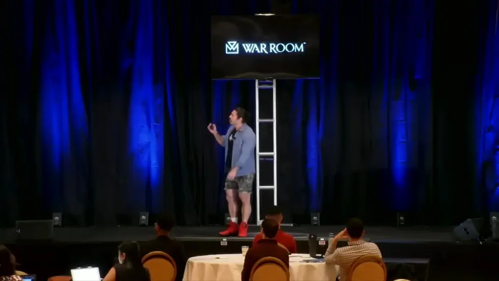 Alex Hormozi: 30 Minutes of sales training that will explode your business in 2022 010