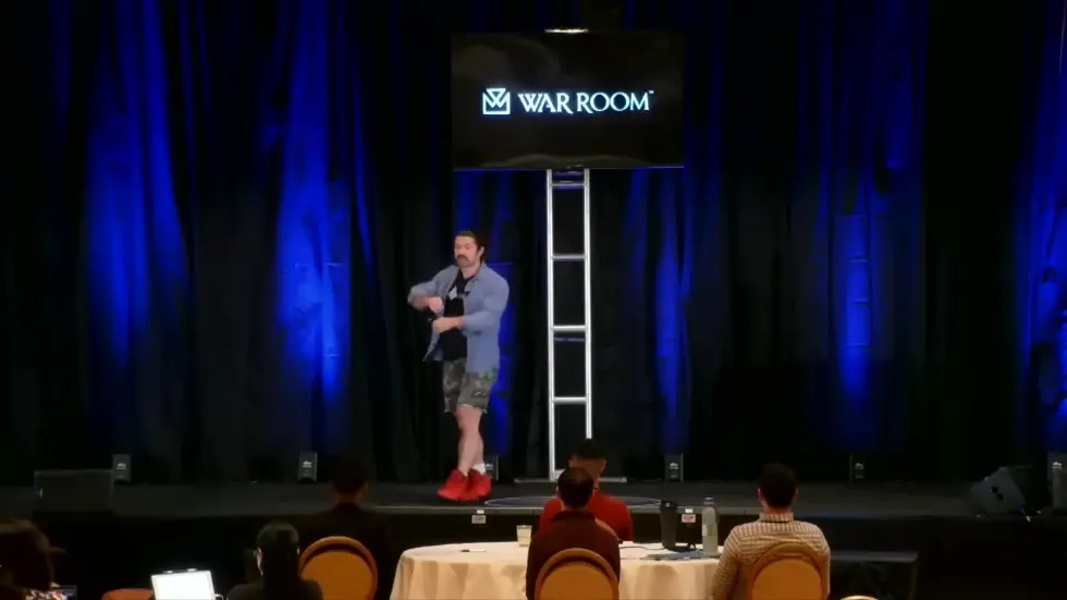 Alex Hormozi: 30 Minutes of sales training that will explode your business in 2022 012