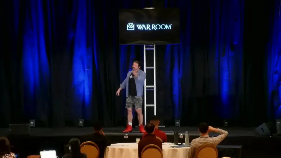 Alex Hormozi: 30 Minutes of sales training that will explode your business in 2022 025