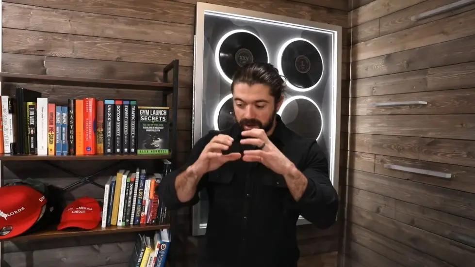 Alex Hormozi: $300M Company Built On Simple Copywriting Hack 001