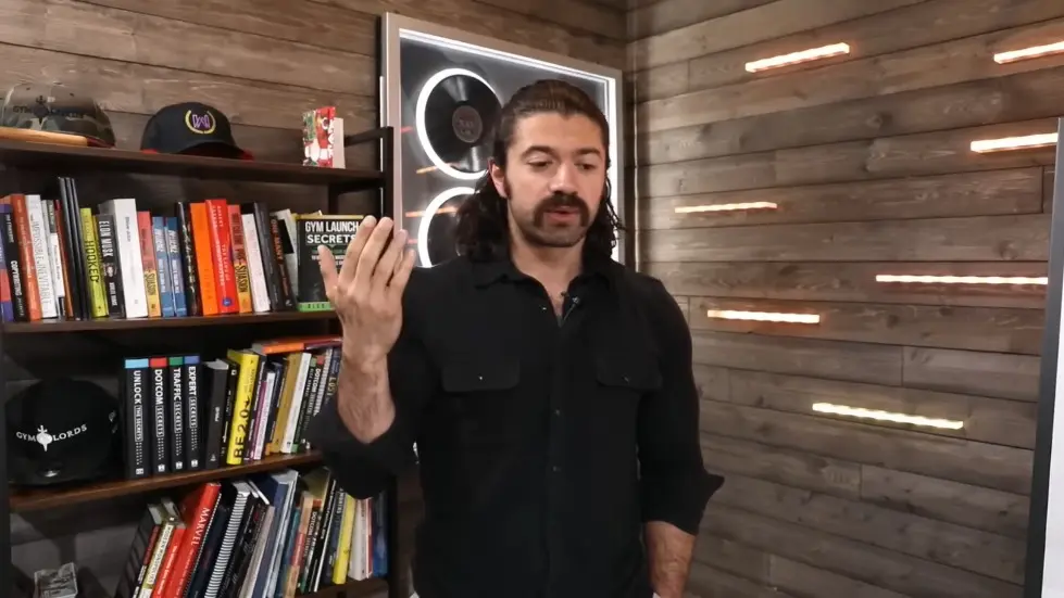 Alex Hormozi: 8 Lessons Charlie Munger Taught Me To Build $112M Business 003