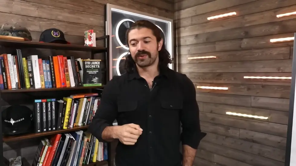 Alex Hormozi: 8 Lessons Charlie Munger Taught Me To Build $112M Business 004