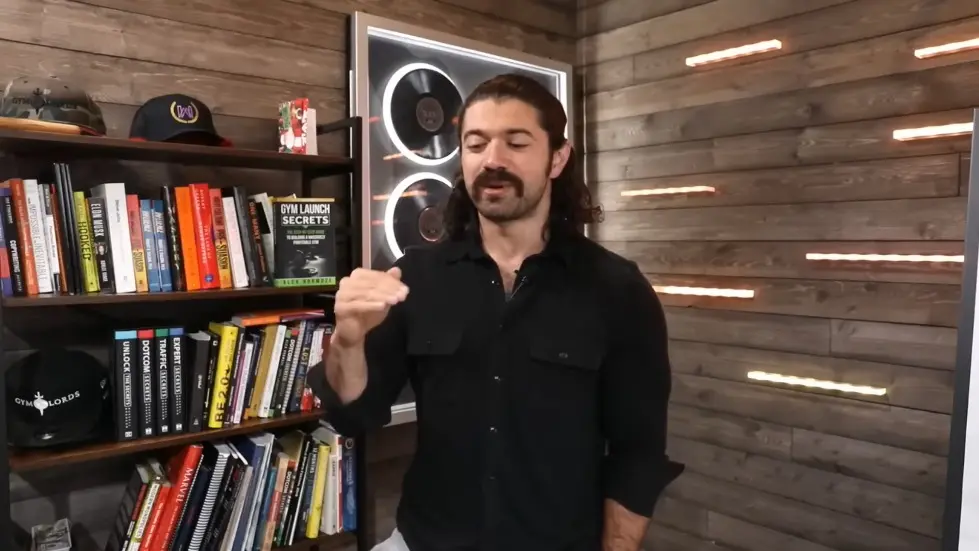 Alex Hormozi: 8 Lessons Charlie Munger Taught Me To Build $112M Business 007