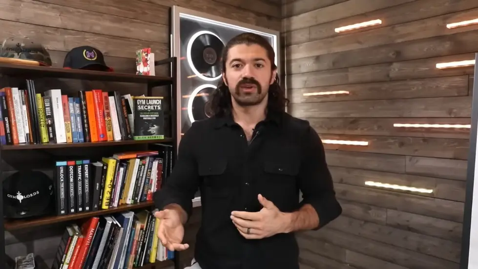 Alex Hormozi: 8 Lessons Charlie Munger Taught Me To Build $112M Business 009