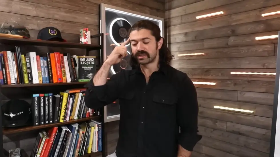 Alex Hormozi: 8 Lessons Charlie Munger Taught Me To Build $112M Business 014