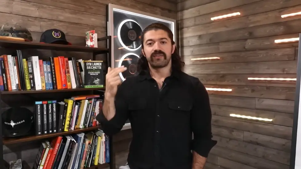 Alex Hormozi: 8 Lessons Charlie Munger Taught Me To Build $112M Business 016