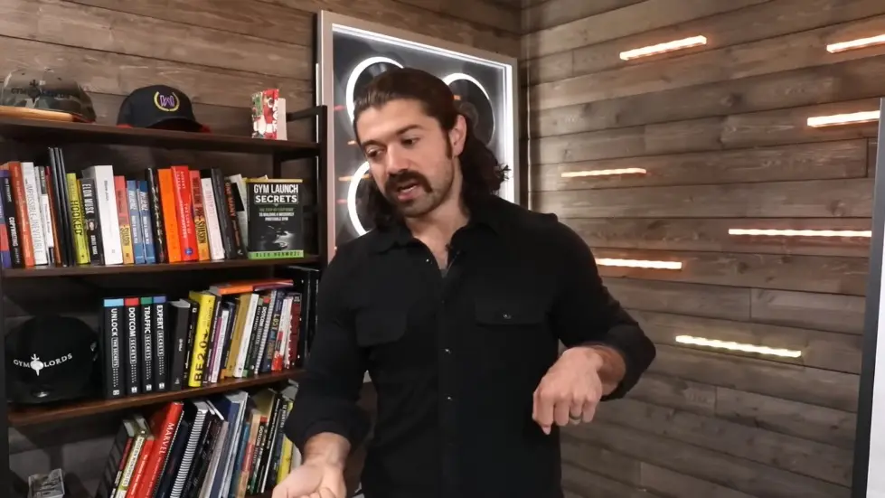 Alex Hormozi: 8 Lessons Charlie Munger Taught Me To Build $112M Business 018