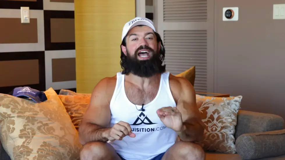 Alex Hormozi: Billionaire Recession Advice: Stop Investing in THIS (2023) 001