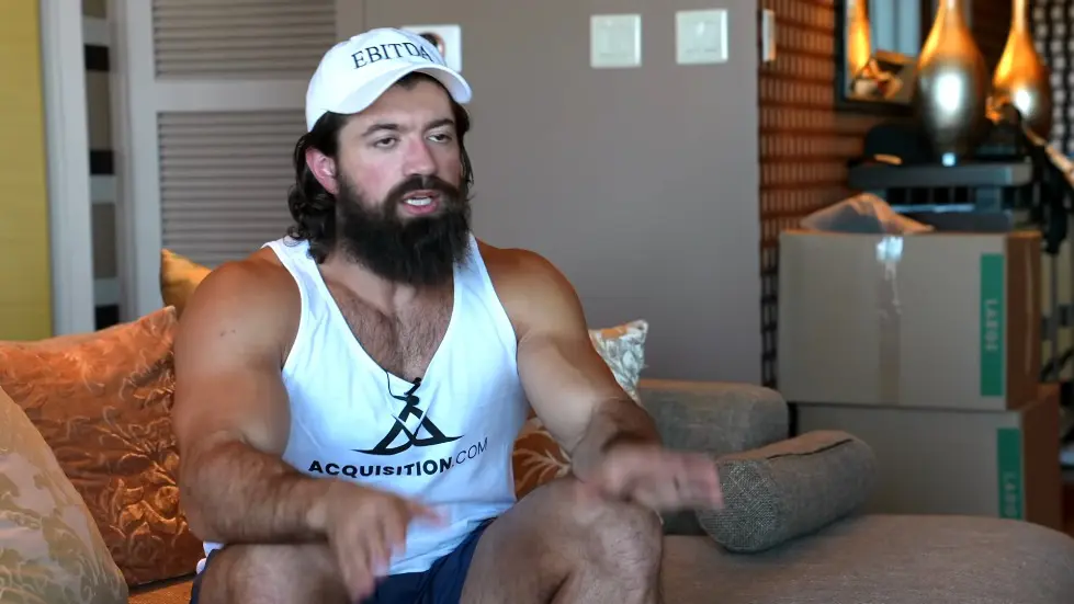 Alex Hormozi: Billionaire Recession Advice: Stop Investing in THIS (2023) 004