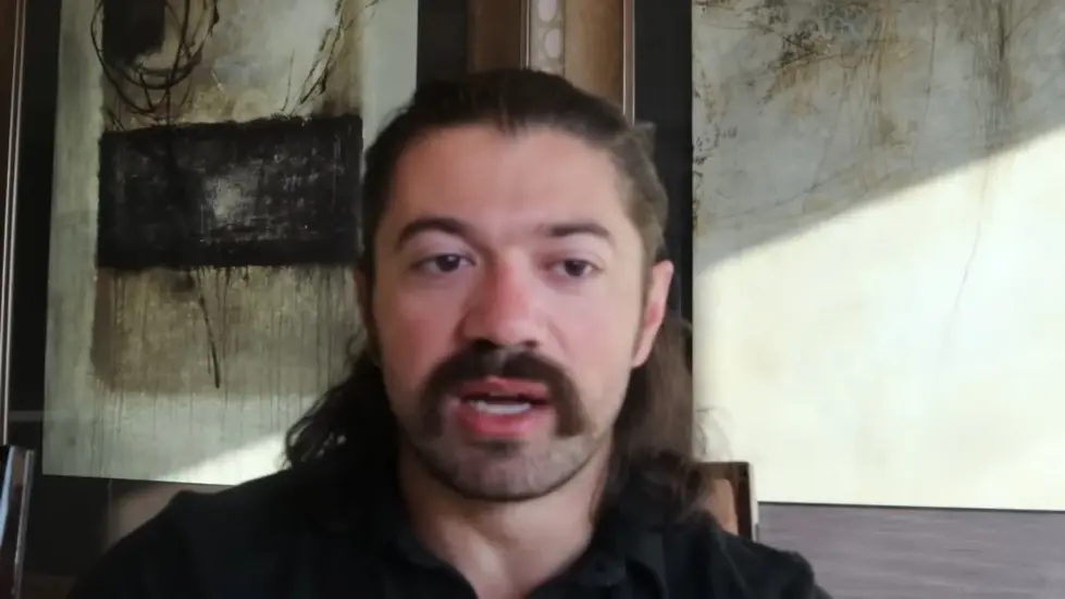 Alex Hormozi: Broke and almost dead to $100,000,000...how I did it.. 002