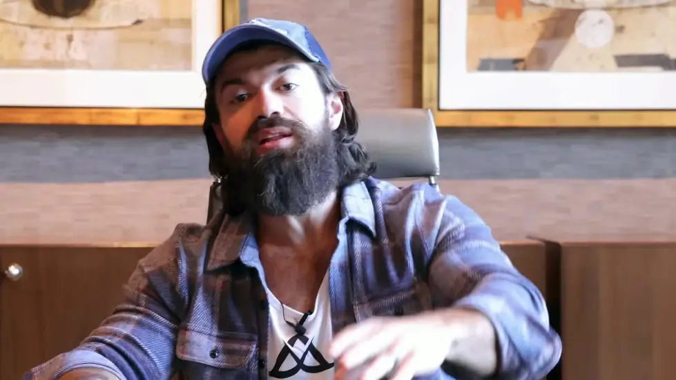 Alex Hormozi: Get RICH in 2023: Live like you’re BROKE 002