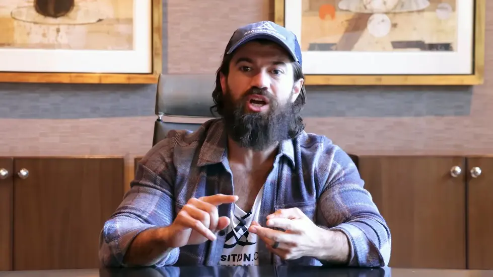 Alex Hormozi: Get RICH in 2023: Live like you’re BROKE 007